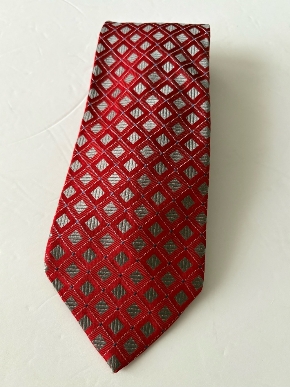 Jones New York Men’s Geometric Diamond Silk Necktie Neck Tie Red Grey Silver